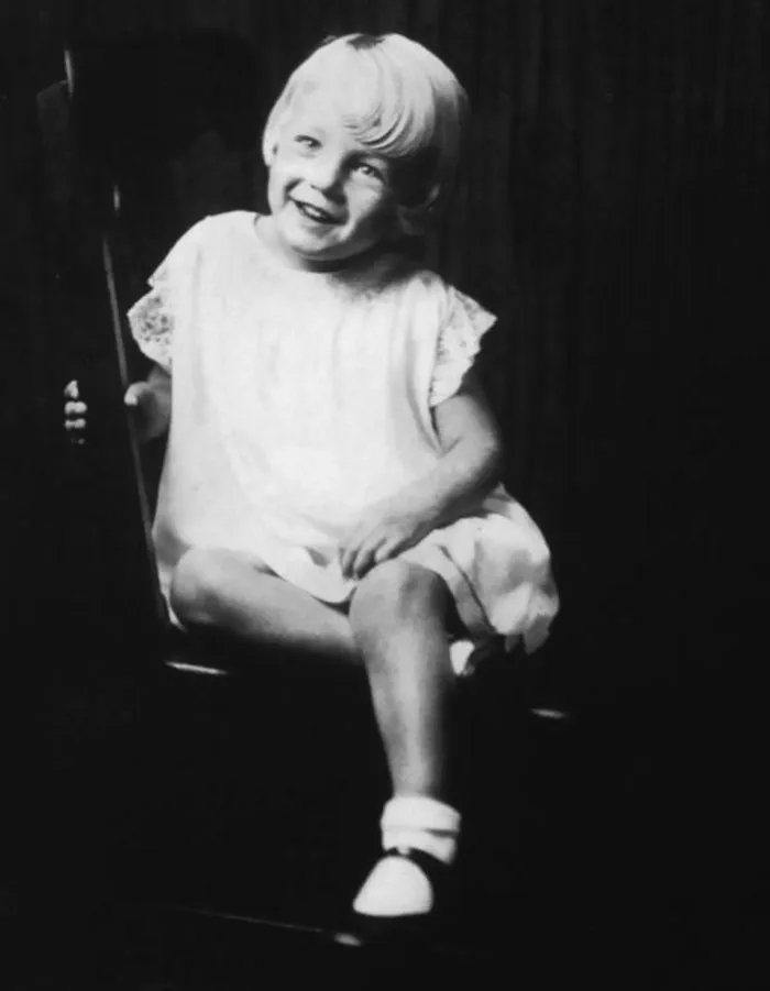 Những hình ảnh hé lộ về thời thơ ấu và niên thiếu của Marilyn Monroe - Ảnh 3. Những hình ảnh hé lộ về thời thơ ấu và niên thiếu của Marilyn Monroe - Ảnh 3.