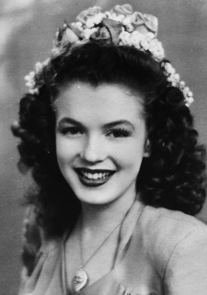 Những hình ảnh hé lộ về thời thơ ấu và niên thiếu của Marilyn Monroe - Ảnh 9. Những hình ảnh hé lộ về thời thơ ấu và niên thiếu của Marilyn Monroe - Ảnh 9.