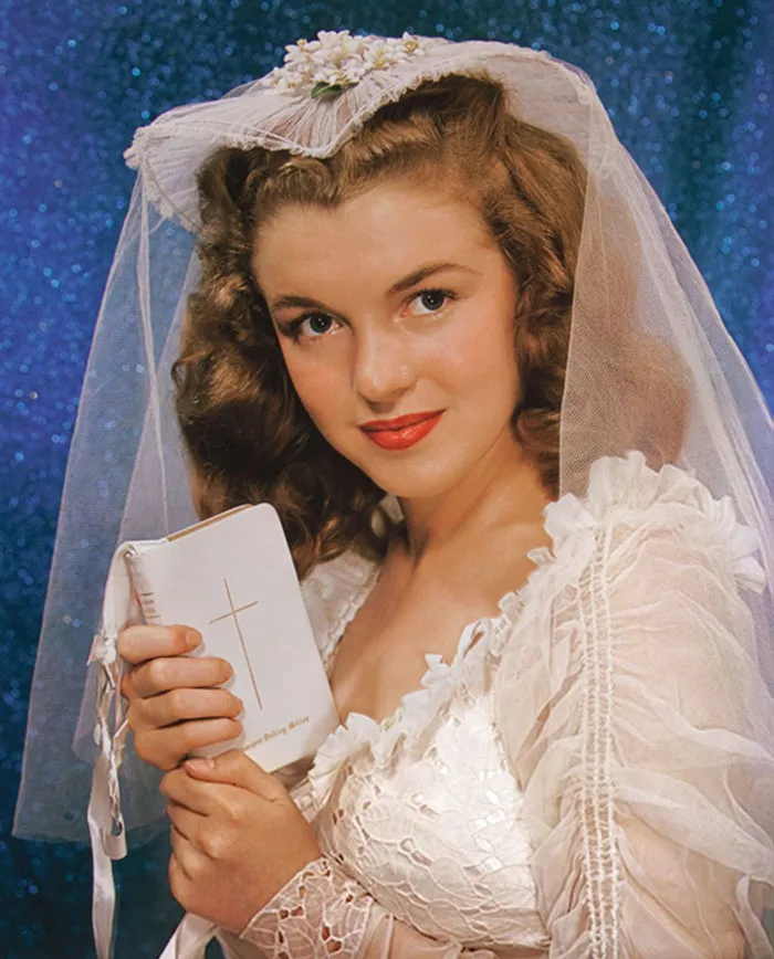 Những hình ảnh hé lộ về thời thơ ấu và niên thiếu của Marilyn Monroe - Ảnh 11. Những hình ảnh hé lộ về thời thơ ấu và niên thiếu của Marilyn Monroe - Ảnh 11.