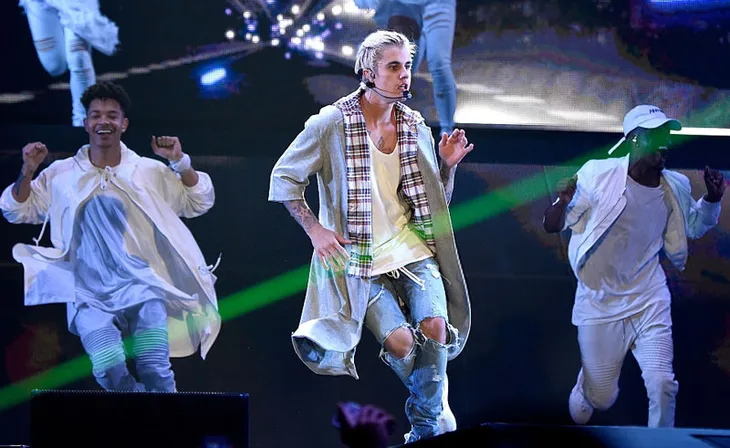 Bất chấp sự lo lắng của người hâm mộ, Justin Bieber vẫn đến Anh - Ảnh 3. Bất chấp sự lo lắng của người hâm mộ, Justin Bieber vẫn đến Anh - Ảnh 3.