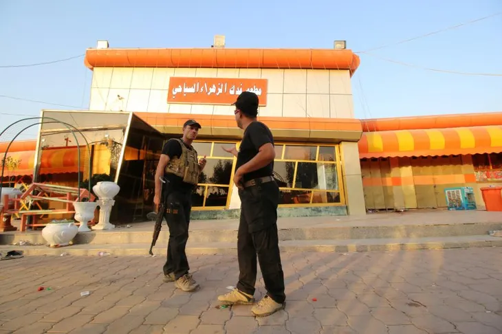 Iraq: IS đánh bom nhà hàng và trạm kiểm soát , 60 người thiệt mạng - Ảnh 3. Iraq: IS đánh bom nhà hàng và trạm kiểm soát , 60 người thiệt mạng - Ảnh 3.