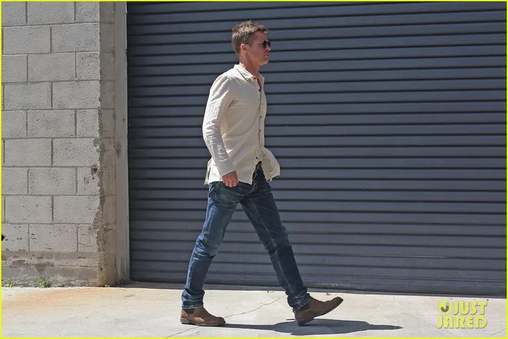 Brad Pitt giảm cân nghiêm trọng - Ảnh 1. Brad Pitt giảm cân nghiêm trọng - Ảnh 1.
