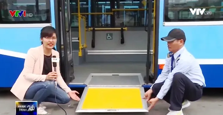 Hà Nội thử nghiệm xe bus sàn thấp - Ảnh 2. Hà Nội thử nghiệm xe bus sàn thấp - Ảnh 2.