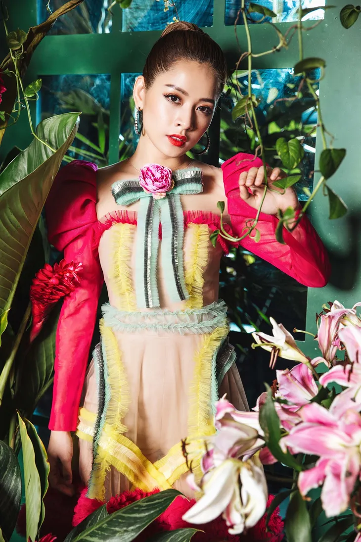 Chi Pu diện bao nhiêu chiếc váy trong MV Em sai rồi anh xin lỗi em đi? - Ảnh 3. Chi Pu diện bao nhiêu chiếc váy trong MV Em sai rồi anh xin lỗi em đi? - Ảnh 3.
