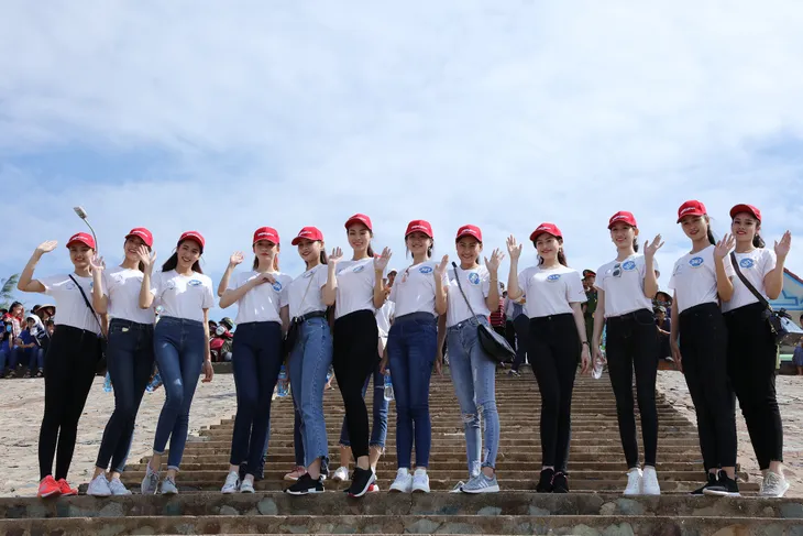 Dàn người đẹp Hoa hậu Đại dương gây náo động phố biển Phan Thiết - Ảnh 3. Dàn người đẹp Hoa hậu Đại dương gây náo động phố biển Phan Thiết - Ảnh 3.