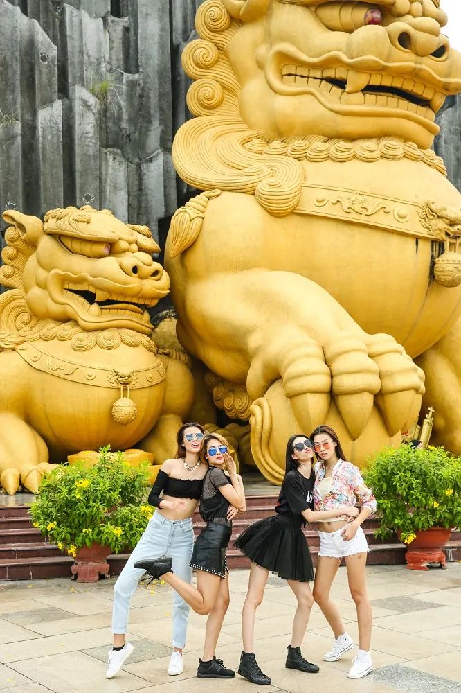 Vietnams Next Top Model 2017: Gạt bỏ căng thẳng, các thí sinh đã có khoảnh khắc tràn ngập niềm vui và hạnh phúc như thế này - Ảnh 6. Vietnams Next Top Model 2017: Gạt bỏ căng thẳng, các thí sinh đã có khoảnh khắc tràn ngập niềm vui và hạnh phúc như thế này - Ảnh 6.