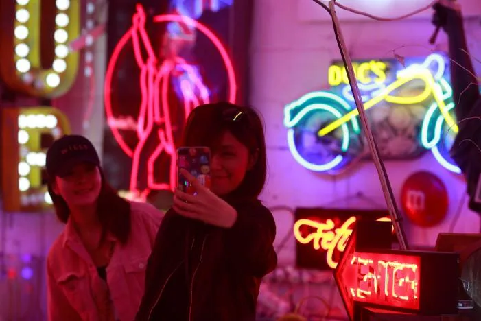 Quán cà phê rực rỡ sắc màu tại Anh - Ảnh 4. Quán cà phê rực rỡ sắc màu tại Anh - Ảnh 4.