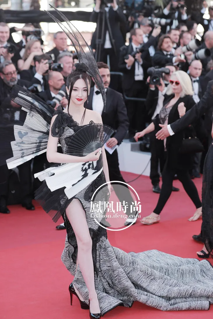 Đẹp tựa nữ thần, Phạm Băng Băng vẫn bị đàn em lấn át ở LHP Cannes - Ảnh 11. Đẹp tựa nữ thần, Phạm Băng Băng vẫn bị đàn em lấn át ở LHP Cannes - Ảnh 11.