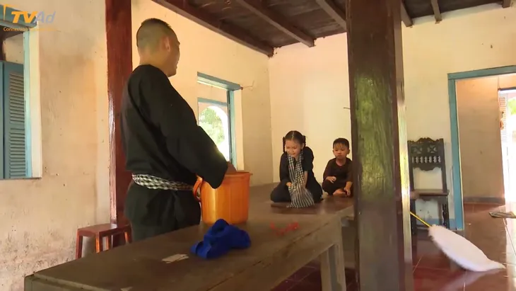 Bố ơi! Mình đi đâu thế?: Bào Ngư khóc tu tu khi bị bố sai làm việc - Ảnh 2. Bố ơi! Mình đi đâu thế?: Bào Ngư khóc tu tu khi bị bố sai làm việc - Ảnh 2.