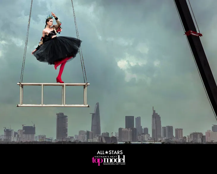 Thót tim những màn phiêu trên không trung của 8 mùa Vietnams Next Top Model - Ảnh 10. Thót tim những màn phiêu trên không trung của 8 mùa Vietnams Next Top Model - Ảnh 10.