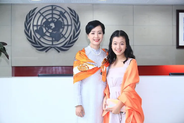 NSƯT Chiều Xuân tiết lộ lý do thích diện áo dài trong các sự kiện lớn - Ảnh 4. NSƯT Chiều Xuân tiết lộ lý do thích diện áo dài trong các sự kiện lớn - Ảnh 4.