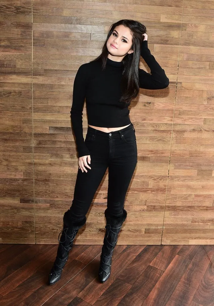 Học lỏm bí quyết phối đồ denim của Selena Gomez - Ảnh 4. Học lỏm bí quyết phối đồ denim của Selena Gomez - Ảnh 4.
