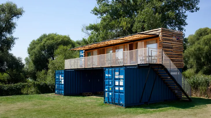 Khách sạn độc đáo được hô biến từ ba chiếc container - Ảnh 2. Khách sạn độc đáo được hô biến từ ba chiếc container - Ảnh 2.
