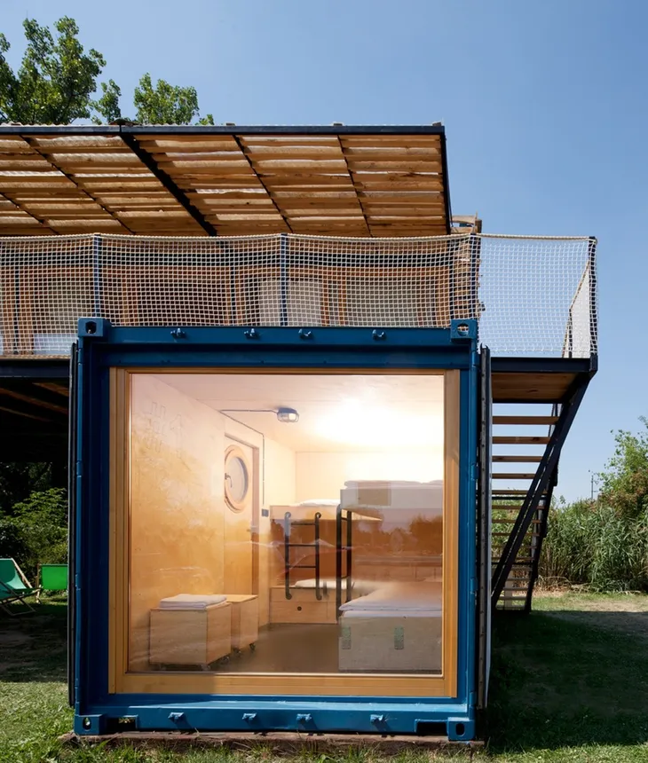 Khách sạn độc đáo được hô biến từ ba chiếc container - Ảnh 7. Khách sạn độc đáo được hô biến từ ba chiếc container - Ảnh 7.