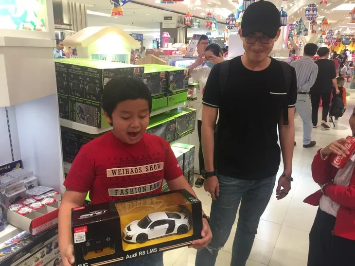 Gương mặt thân quen nhí: Chí Thiện mạnh tay chi tiền vì trò cưng - Ảnh 4. Gương mặt thân quen nhí: Chí Thiện mạnh tay chi tiền vì trò cưng - Ảnh 4.