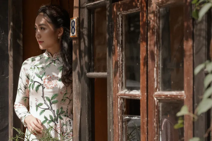 BTV Thu Hà khoe dáng chuẩn với áo dài - Ảnh 5. BTV Thu Hà khoe dáng chuẩn với áo dài - Ảnh 5.