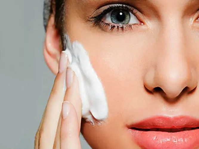 Những thói quen khiến da lão hóa sớm - Ảnh 4. Những thói quen khiến da lão hóa sớm - Ảnh 4.