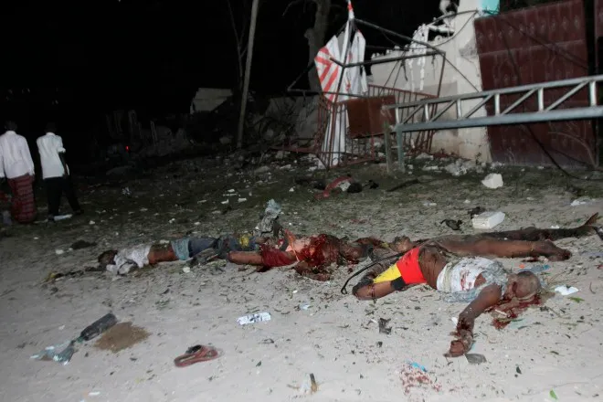 Somalia: Ít nhất 14 người thiệt mạng trong vụ tấn công nhà hàng Pizza House - Ảnh 1. Somalia: Ít nhất 14 người thiệt mạng trong vụ tấn công nhà hàng Pizza House - Ảnh 1.