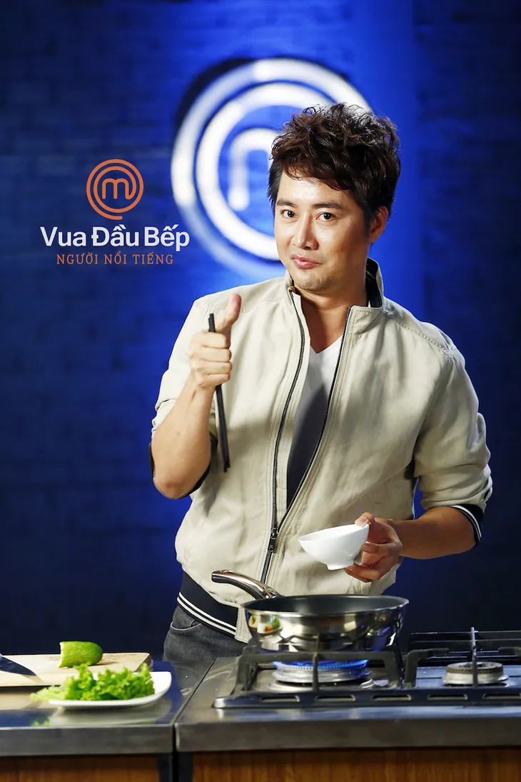 Vua đầu bếp 2017: NTK Lý Quí Khánh trổ tài vào bếp nấu nướng - Ảnh 3. Vua đầu bếp 2017: NTK Lý Quí Khánh trổ tài vào bếp nấu nướng - Ảnh 3.