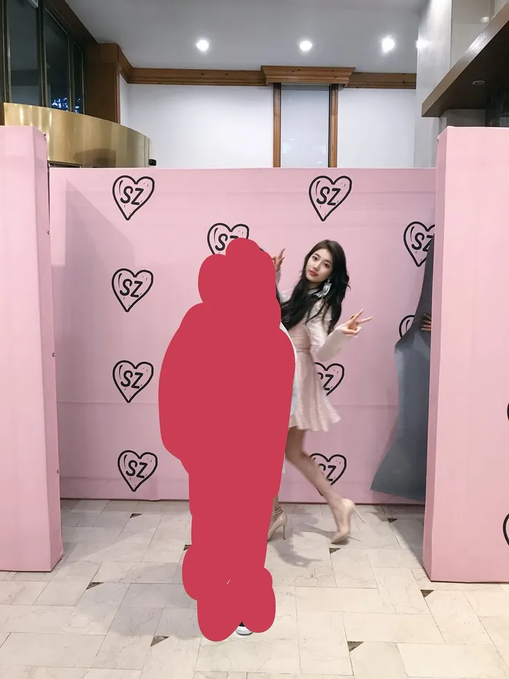 Bạn gái Lee Min Ho bất ngờ dành quà độc tặng fan - Ảnh 1. Bạn gái Lee Min Ho bất ngờ dành quà độc tặng fan - Ảnh 1.