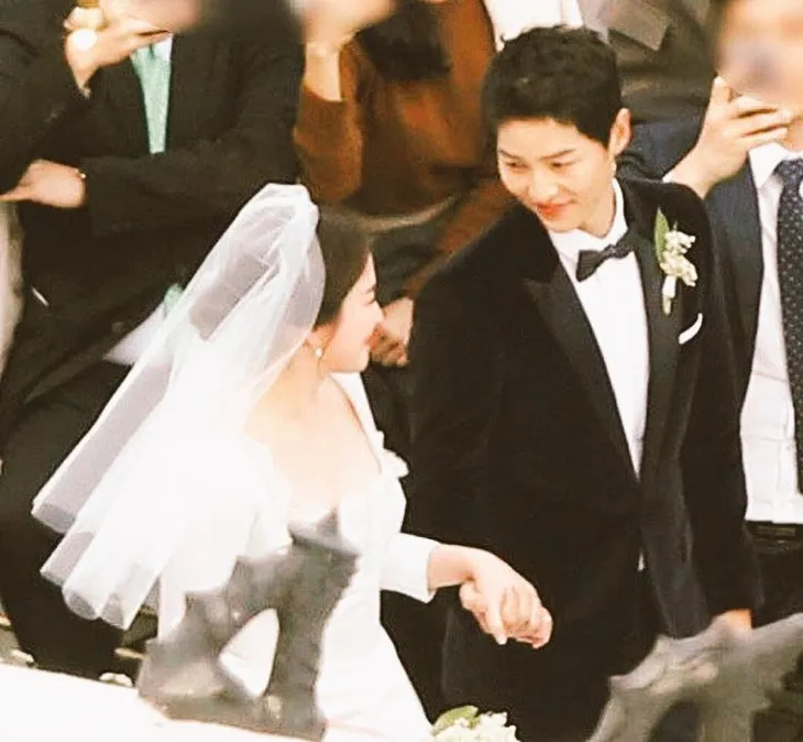 Song Hye Kyo – Song Joong Ki: Đám cưới thế kỷ của Hàn Quốc qua các bức hình - Ảnh 9. Song Hye Kyo – Song Joong Ki: Đám cưới thế kỷ của Hàn Quốc qua các bức hình - Ảnh 9.