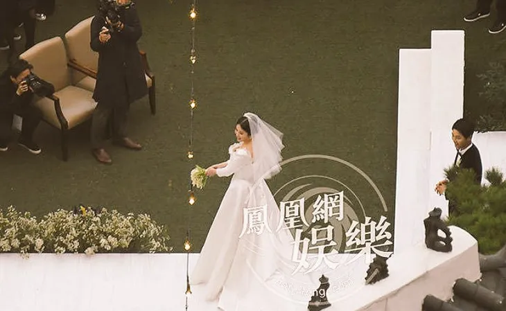 Song Hye Kyo – Song Joong Ki: Đám cưới thế kỷ của Hàn Quốc qua các bức hình - Ảnh 6. Song Hye Kyo – Song Joong Ki: Đám cưới thế kỷ của Hàn Quốc qua các bức hình - Ảnh 6.