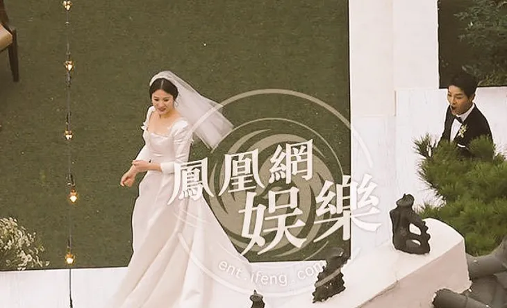 Song Hye Kyo – Song Joong Ki: Đám cưới thế kỷ của Hàn Quốc qua các bức hình - Ảnh 4. Song Hye Kyo – Song Joong Ki: Đám cưới thế kỷ của Hàn Quốc qua các bức hình - Ảnh 4.