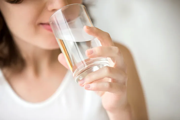 Không cần lo ăn kiêng, bạn có thể tránh ăn nhiều bằng những cách tự nhiên này - Ảnh 2. Không cần lo ăn kiêng, bạn có thể tránh ăn nhiều bằng những cách tự nhiên này - Ảnh 2.