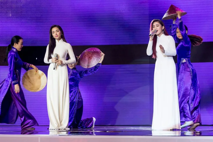 Gặp sự cố trang phục, Hòa Minzy tụt hạng ở Cặp đôi hoàn hảo - Ảnh 2. Gặp sự cố trang phục, Hòa Minzy tụt hạng ở Cặp đôi hoàn hảo - Ảnh 2.