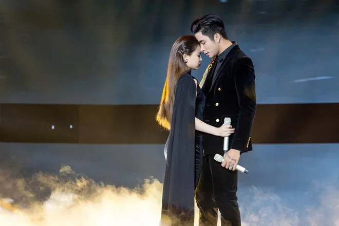 Hòa Minzy và Giang Hồng Ngọc tình tứ bên trai đẹp, cùng vươn lên dẫn đầu - Ảnh 3. Hòa Minzy và Giang Hồng Ngọc tình tứ bên trai đẹp, cùng vươn lên dẫn đầu - Ảnh 3.