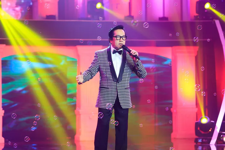 Elvis Phương day dứt về cô gái lạ trong Tình khúc vượt thời gian - Ảnh 1. Elvis Phương day dứt về cô gái lạ trong Tình khúc vượt thời gian - Ảnh 1.
