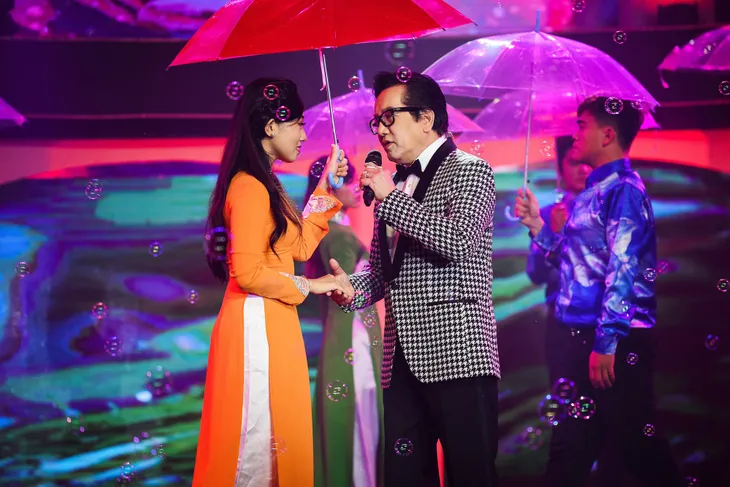 Elvis Phương day dứt về cô gái lạ trong Tình khúc vượt thời gian - Ảnh 2. Elvis Phương day dứt về cô gái lạ trong Tình khúc vượt thời gian - Ảnh 2.