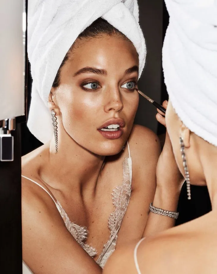 Chân dài Emily DiDonato biến thành cô dâu xinh đẹp - Ảnh 4. Chân dài Emily DiDonato biến thành cô dâu xinh đẹp - Ảnh 4.