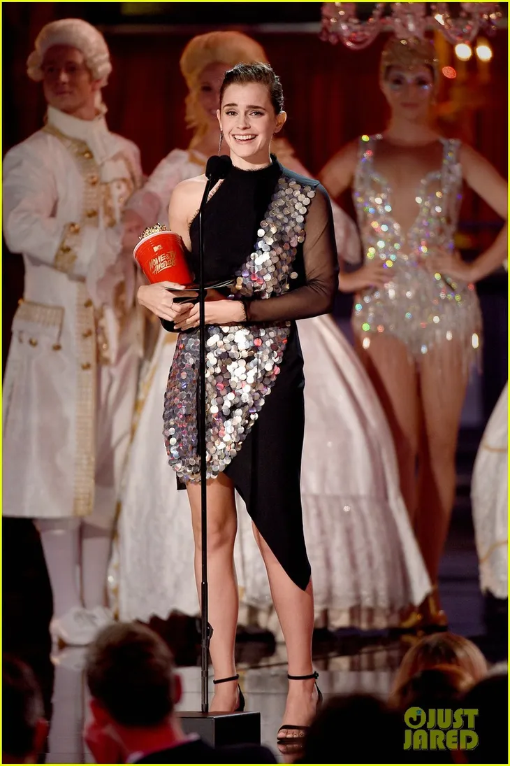 Emma Watson đẹp rạng ngời trên sân khấu MTV Movie & TV Awards 2017 - Ảnh 6. Emma Watson đẹp rạng ngời trên sân khấu MTV Movie & TV Awards 2017 - Ảnh 6.