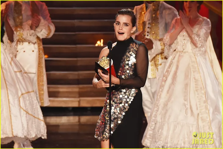 Emma Watson đẹp rạng ngời trên sân khấu MTV Movie & TV Awards 2017 - Ảnh 4. Emma Watson đẹp rạng ngời trên sân khấu MTV Movie & TV Awards 2017 - Ảnh 4.