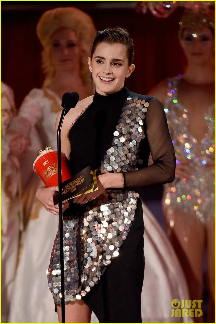Emma Watson đẹp rạng ngời trên sân khấu MTV Movie & TV Awards 2017 - Ảnh 5. Emma Watson đẹp rạng ngời trên sân khấu MTV Movie & TV Awards 2017 - Ảnh 5.