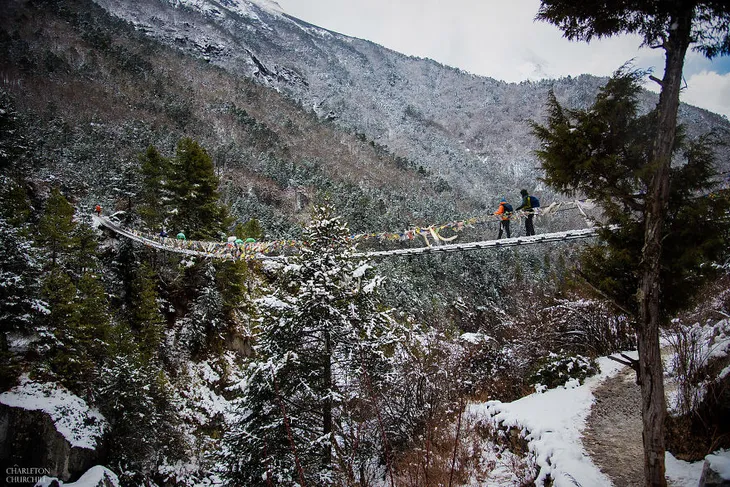 Ngỡ ngàng với cặp đôi chịu khổ, chịu lạnh lên tận đỉnh Everest làm đám cưới - Ảnh 1. Ngỡ ngàng với cặp đôi chịu khổ, chịu lạnh lên tận đỉnh Everest làm đám cưới - Ảnh 1.