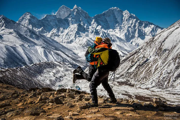 Ngỡ ngàng với cặp đôi chịu khổ, chịu lạnh lên tận đỉnh Everest làm đám cưới - Ảnh 2. Ngỡ ngàng với cặp đôi chịu khổ, chịu lạnh lên tận đỉnh Everest làm đám cưới - Ảnh 2.