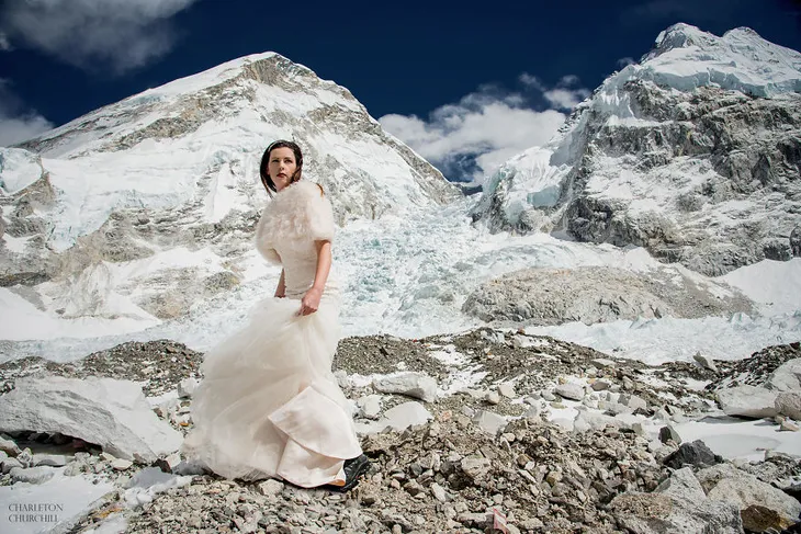 Ngỡ ngàng với cặp đôi chịu khổ, chịu lạnh lên tận đỉnh Everest làm đám cưới - Ảnh 8. Ngỡ ngàng với cặp đôi chịu khổ, chịu lạnh lên tận đỉnh Everest làm đám cưới - Ảnh 8.