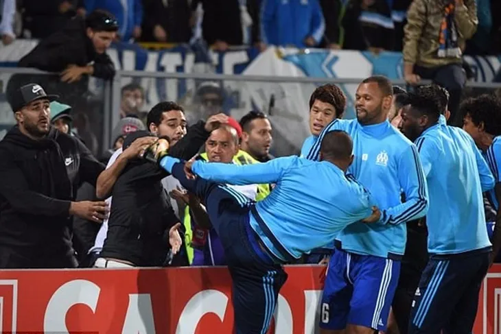 Nhận án treo giò 7 tháng, Patrice Evra bị Marseille thanh lý hợp đồng - Ảnh 3. Nhận án treo giò 7 tháng, Patrice Evra bị Marseille thanh lý hợp đồng - Ảnh 3.