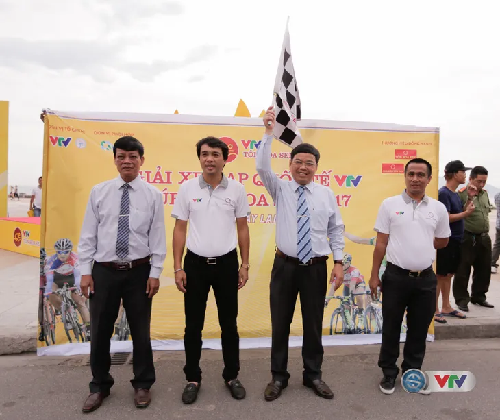 ẢNH: Những khoảnh khắc ấn tượng chặng 12 Giải xe đạp quốc tế VTV Cúp Tôn Hoa Sen 2017 - Ảnh 6. ẢNH: Những khoảnh khắc ấn tượng chặng 12 Giải xe đạp quốc tế VTV Cúp Tôn Hoa Sen 2017 - Ảnh 6.