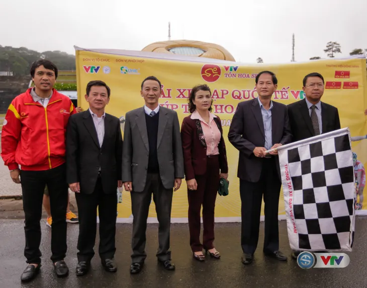 ẢNH: Những khoảnh khắc ấn tượng chặng 13 Giải xe đạp quốc tế VTV Cúp Tôn Hoa Sen 2017 - Ảnh 6. ẢNH: Những khoảnh khắc ấn tượng chặng 13 Giải xe đạp quốc tế VTV Cúp Tôn Hoa Sen 2017 - Ảnh 6.