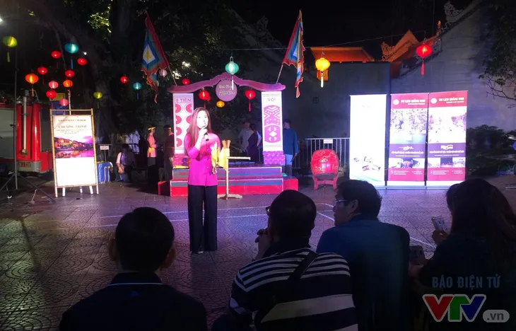 Quảng bá văn hóa, du lịch Quảng Nam trên phố đi bộ Hà Nội - Ảnh 5. Quảng bá văn hóa, du lịch Quảng Nam trên phố đi bộ Hà Nội - Ảnh 5.