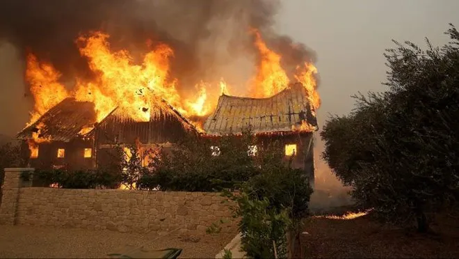 Cháy rừng tại California (Mỹ) có thể gây ra những thiệt hại không thể lường trước - Ảnh 2. Cháy rừng tại California (Mỹ) có thể gây ra những thiệt hại không thể lường trước - Ảnh 2.