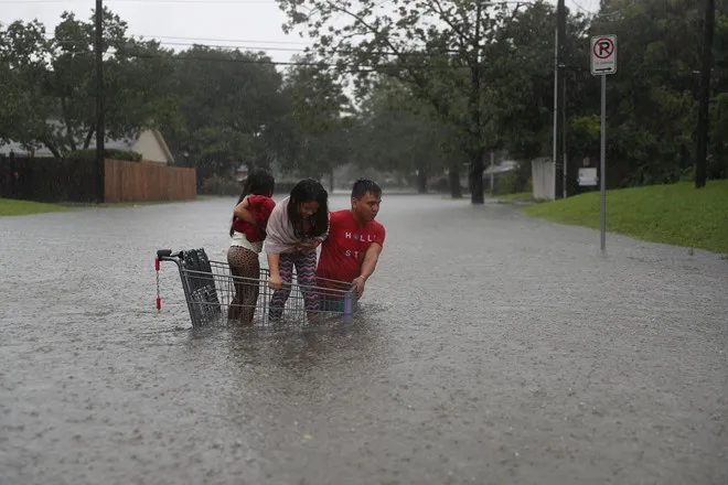 Ít nhất 28 người thiệt mạng do bão tại Houston, Mỹ - Ảnh 2. Ít nhất 28 người thiệt mạng do bão tại Houston, Mỹ - Ảnh 2.