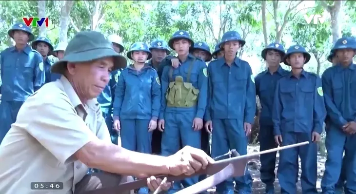 Đóng góp của già làng trong giữ vững an ninh cơ sở - Ảnh 1. Đóng góp của già làng trong giữ vững an ninh cơ sở - Ảnh 1.