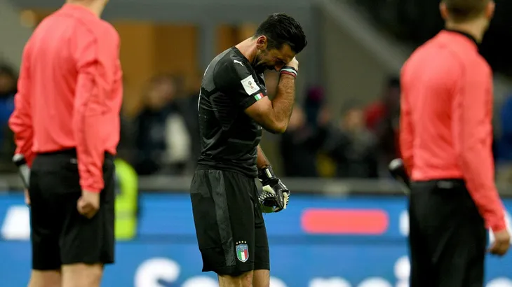 Italia ngồi nhà xem World Cup 2018: Khi đàn ông cũng phải khóc! - Ảnh 1. Italia ngồi nhà xem World Cup 2018: Khi đàn ông cũng phải khóc! - Ảnh 1.