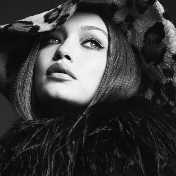 Gigi Hadid đẹp hút hồn trên Vogue Nhật, gợi nhớ tình cũ của Johnny Depp - Ảnh 4. Gigi Hadid đẹp hút hồn trên Vogue Nhật, gợi nhớ tình cũ của Johnny Depp - Ảnh 4.