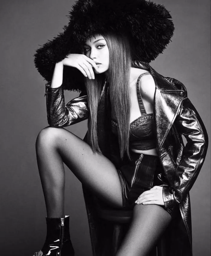 Gigi Hadid đẹp hút hồn trên Vogue Nhật, gợi nhớ tình cũ của Johnny Depp - Ảnh 6. Gigi Hadid đẹp hút hồn trên Vogue Nhật, gợi nhớ tình cũ của Johnny Depp - Ảnh 6.