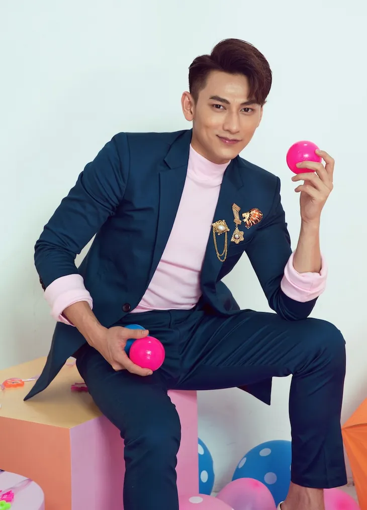 Bộ ba Isaac, Bích Phương, Văn Mai Hương quậy hết cỡ trong bộ ảnh mới - Ảnh 5. Bộ ba Isaac, Bích Phương, Văn Mai Hương quậy hết cỡ trong bộ ảnh mới - Ảnh 5.